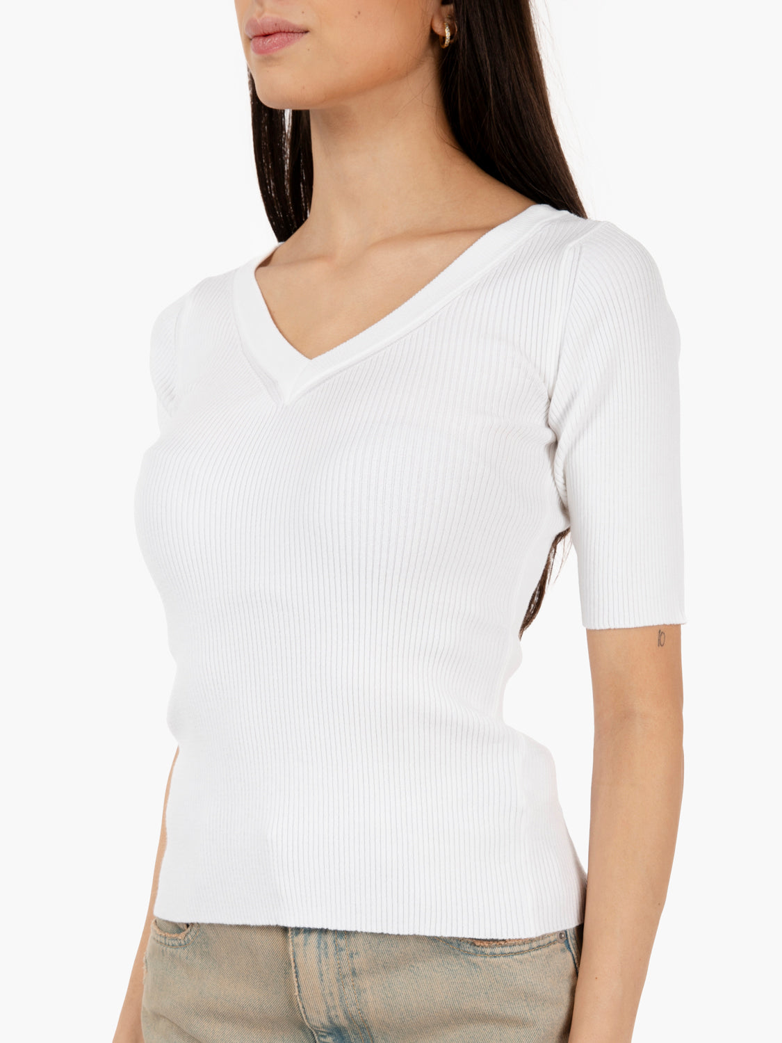 White ribbed tight-fitting shirt