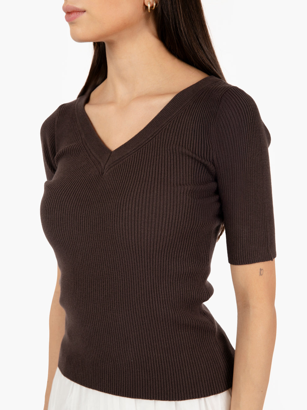 Fitted coffee ribbed sweater