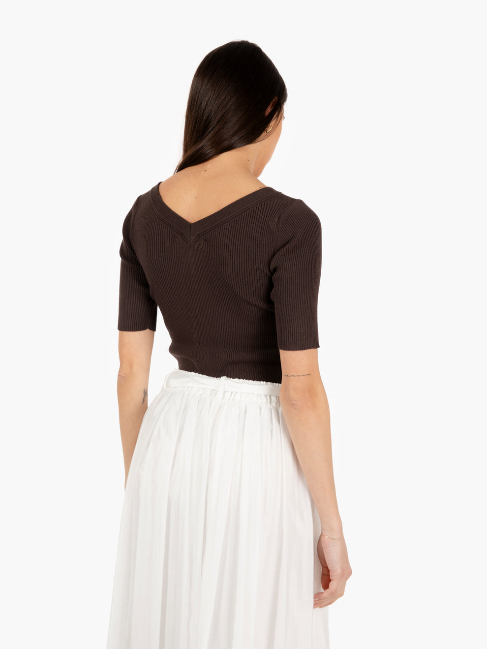 Fitted coffee ribbed sweater