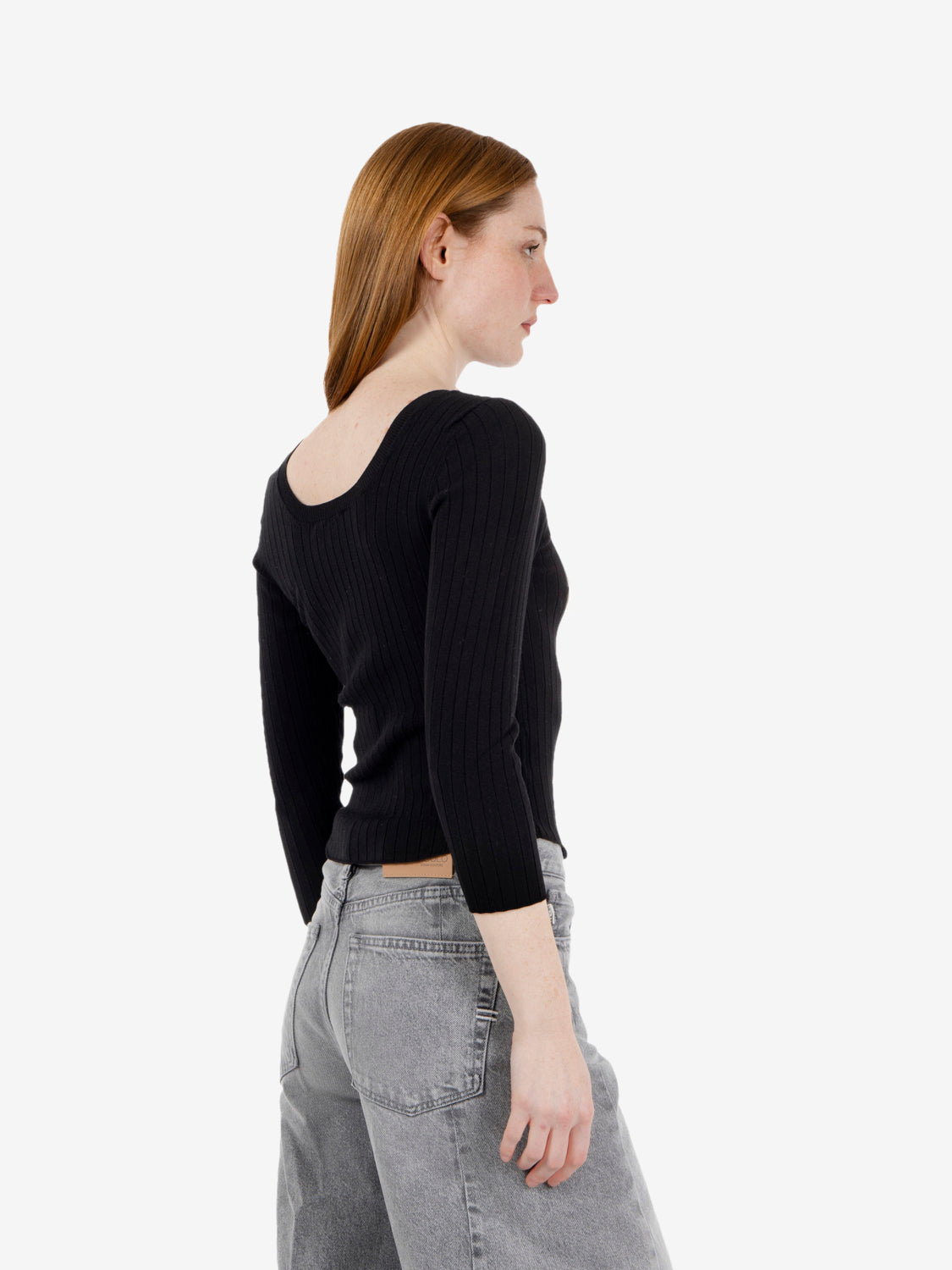 Maglia crop in misto viscosa a coste nera