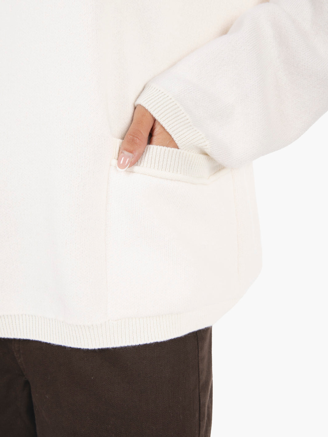 Maglione con tasche panna / confetto