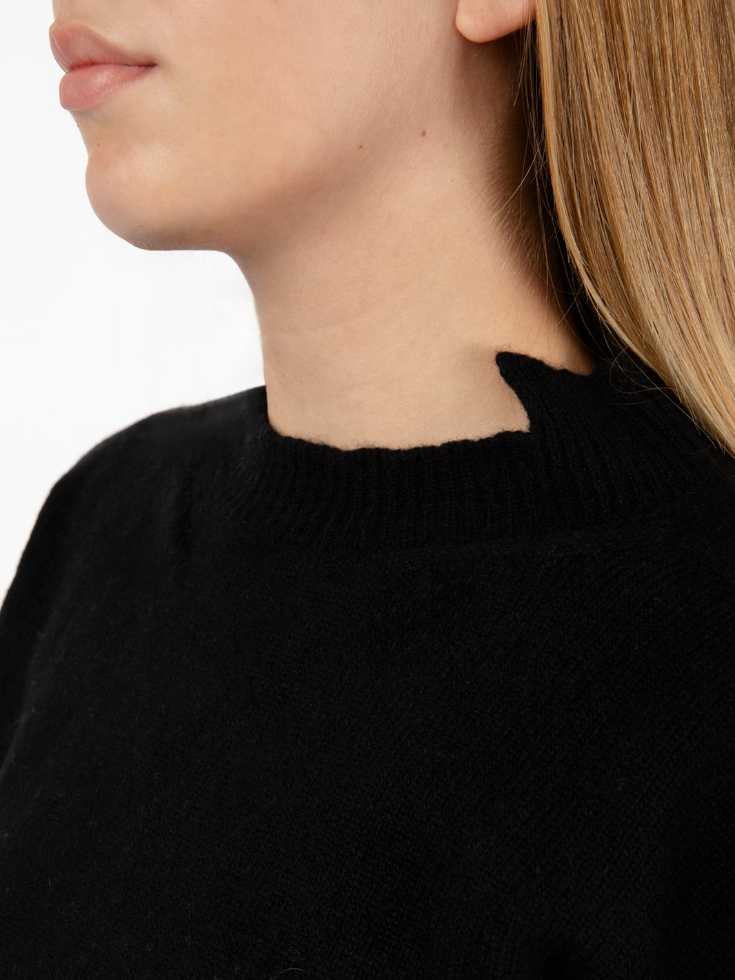 Black wool and cashmere crewneck sweater