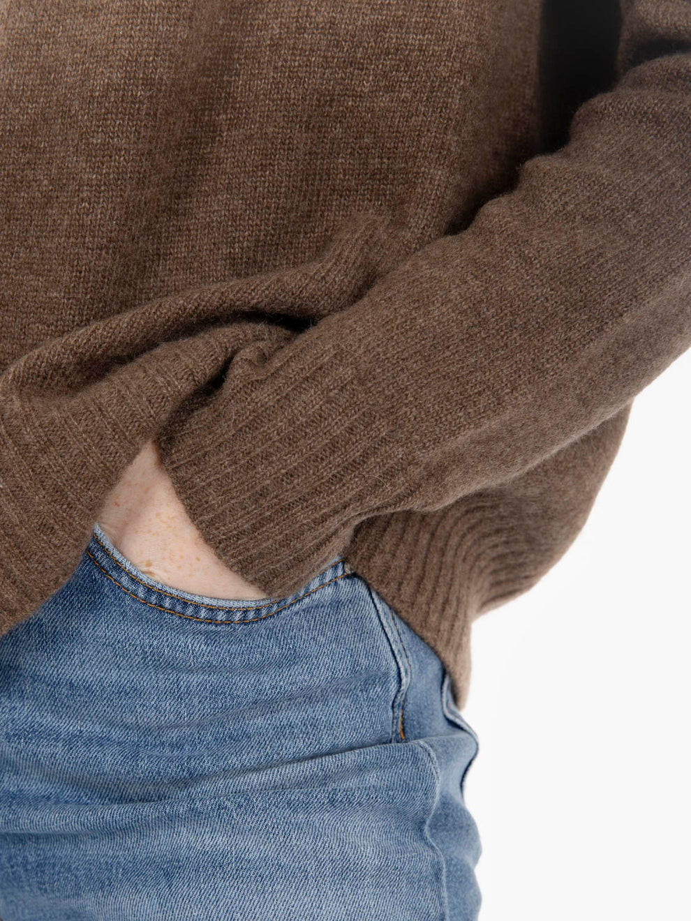 Maglione girocollo in lana e cashmere nocciola