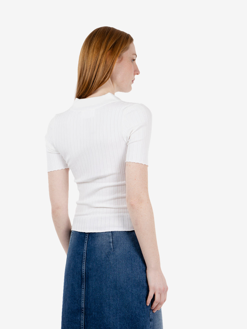 White ribbed short-sleeved polo shirt