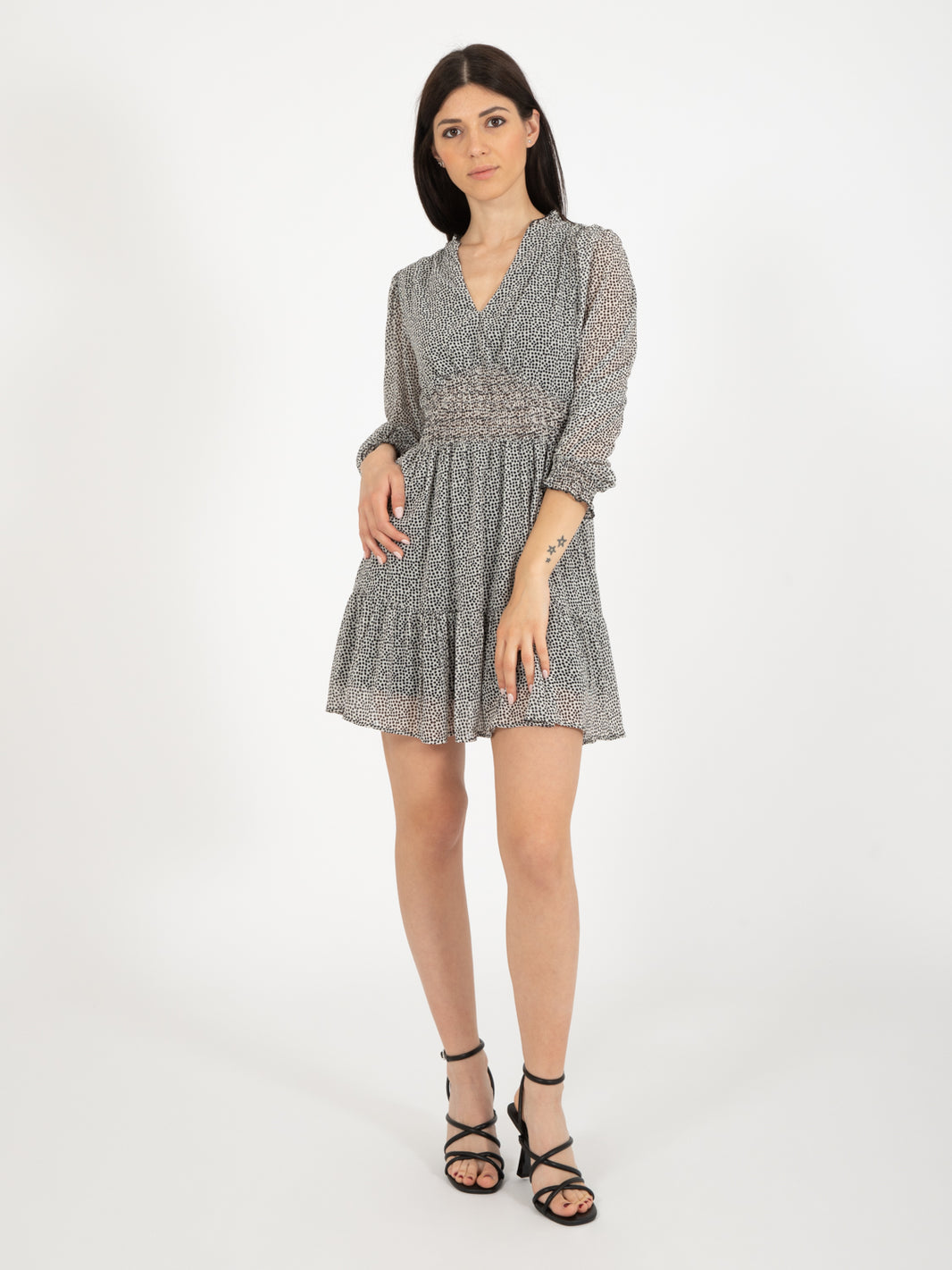 Abito corto fascia smock pois bianco / nero