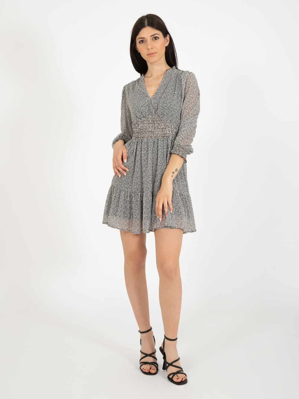 Abito corto fascia smock pois bianco / nero