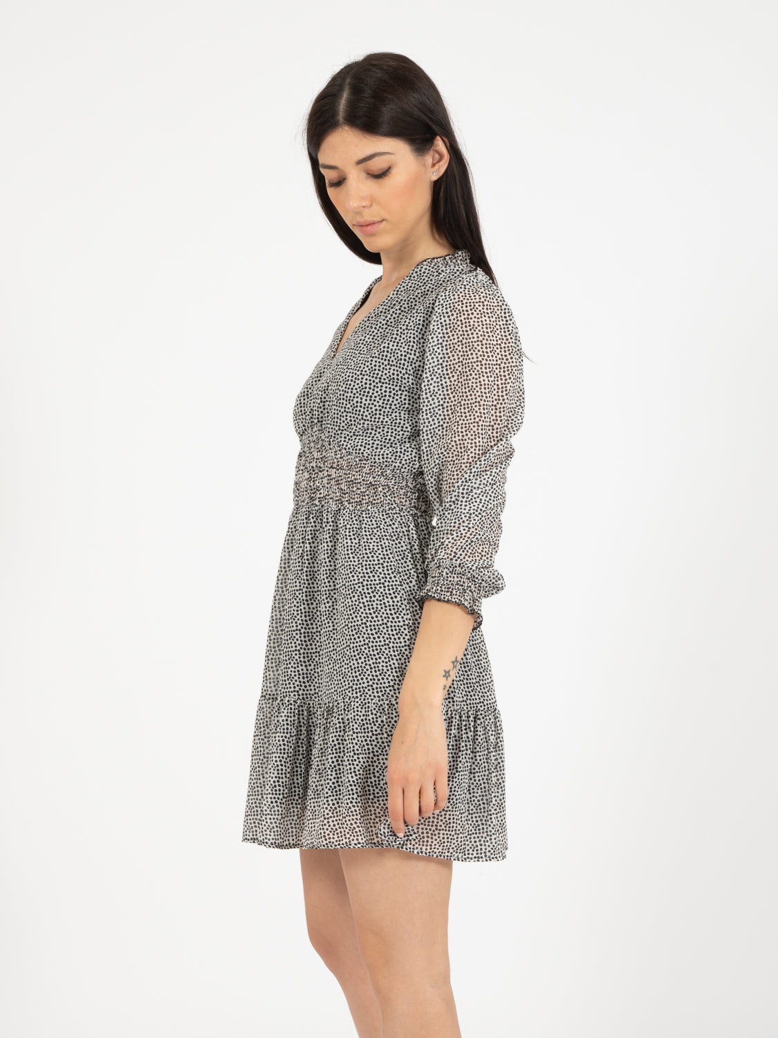Abito corto fascia smock pois bianco / nero