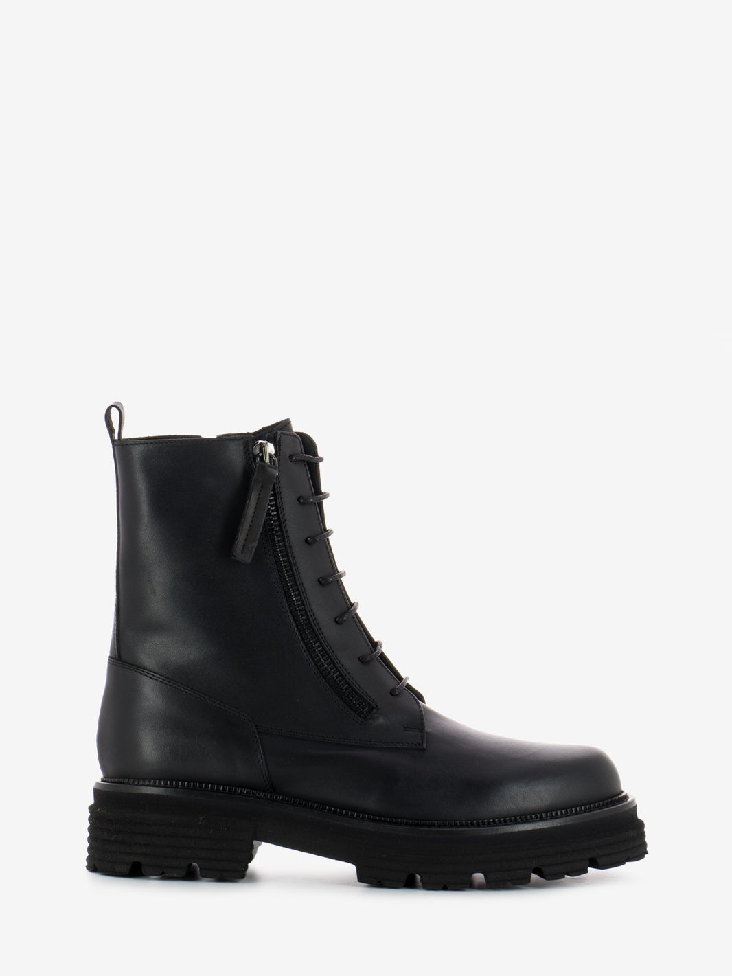 High-bottom amphibians with black zip