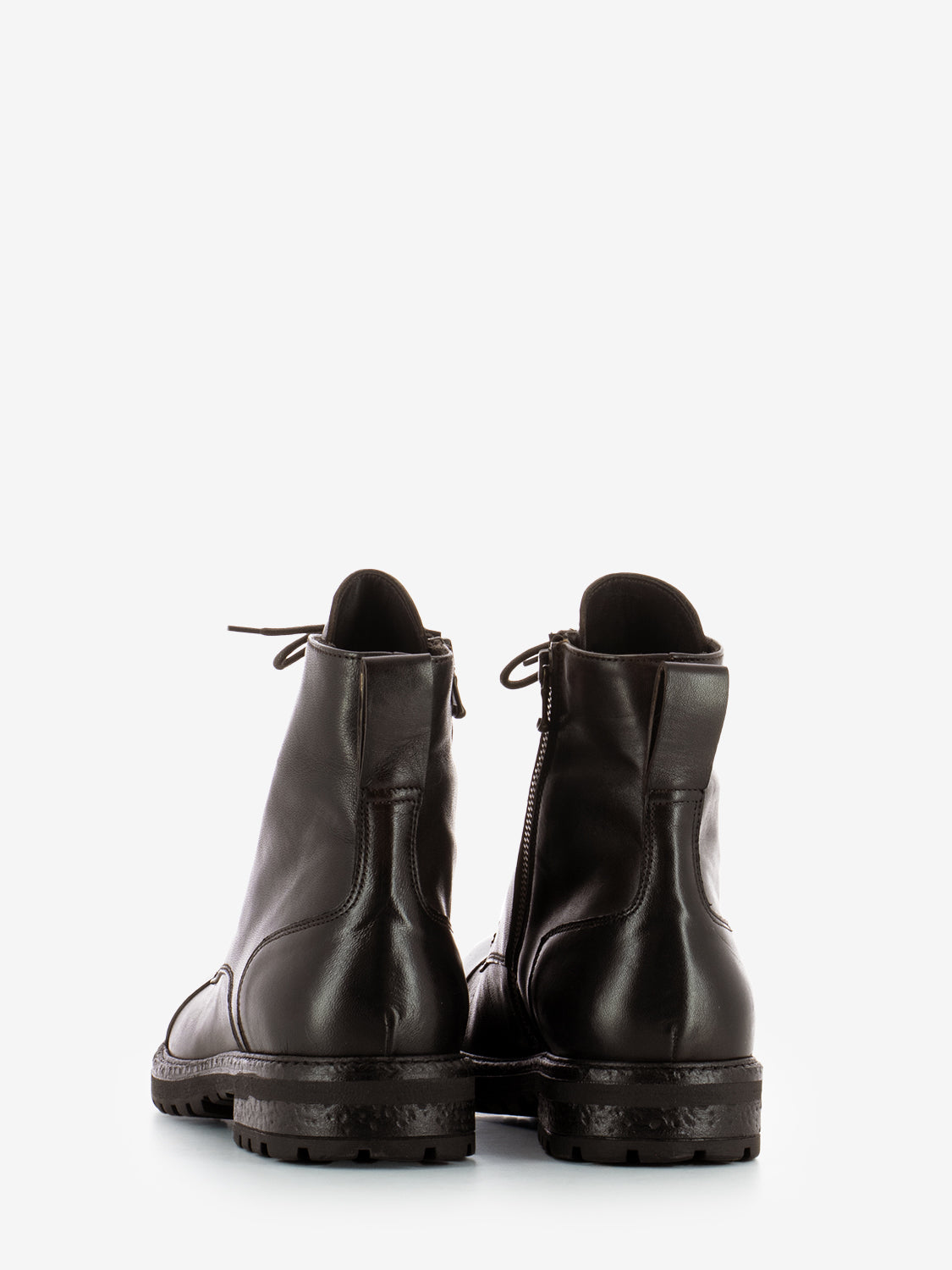 Leather ankle boots with leather zip