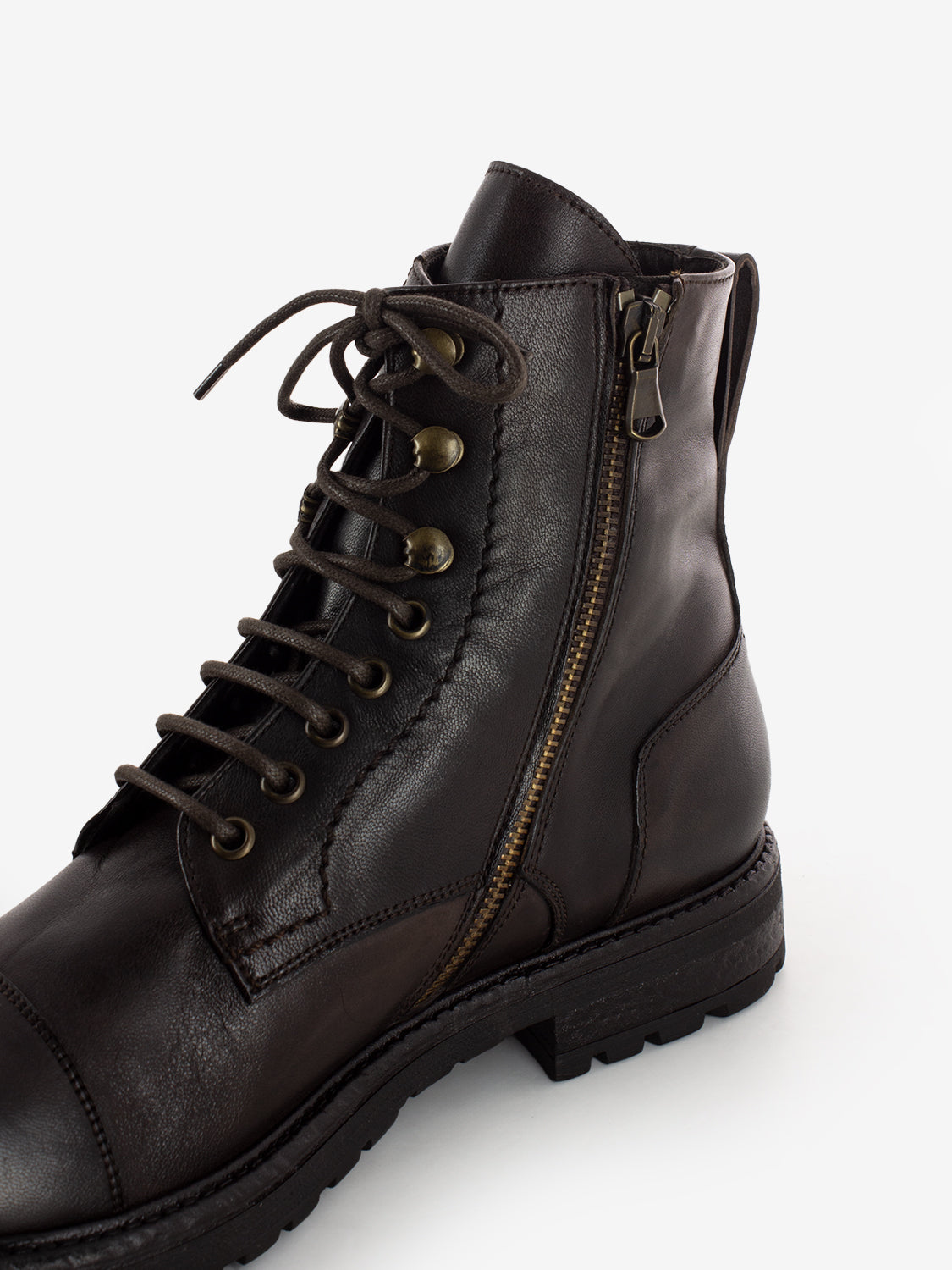Leather ankle boots with leather zip