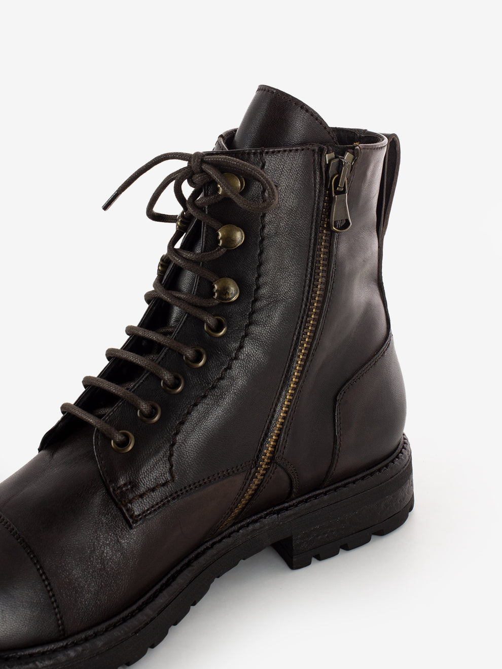 Leather ankle boots with leather zip