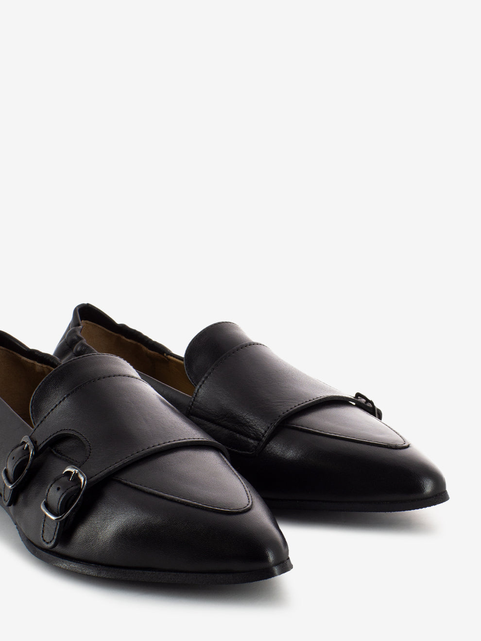 Pointed ballerina with black back band