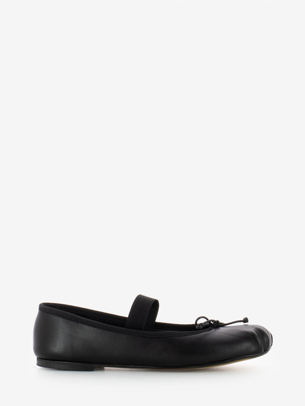 Ballerina with black elastic tassel