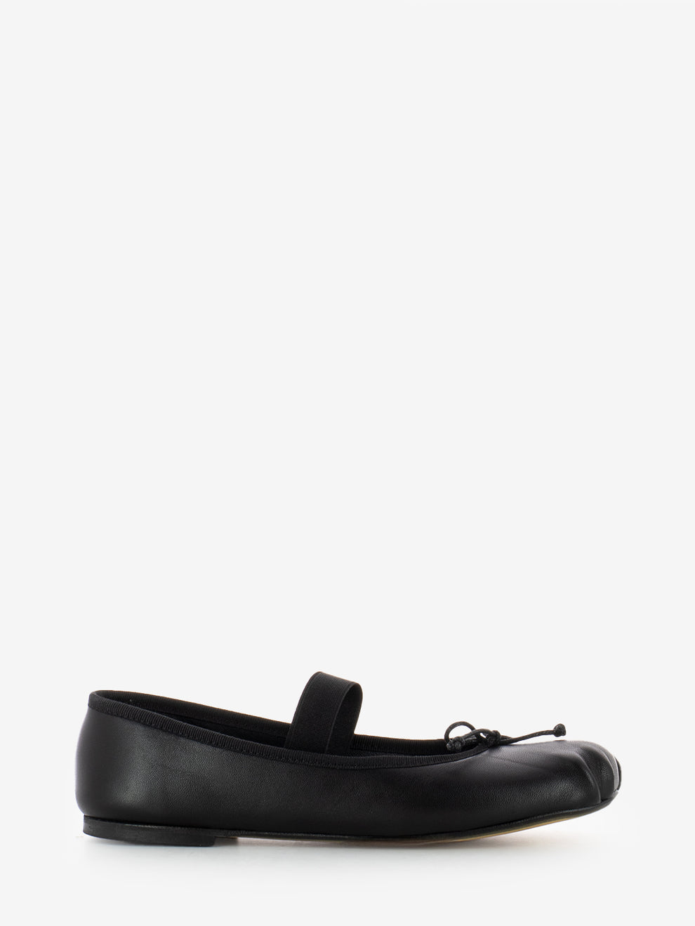 Ballerina with black elastic tassel