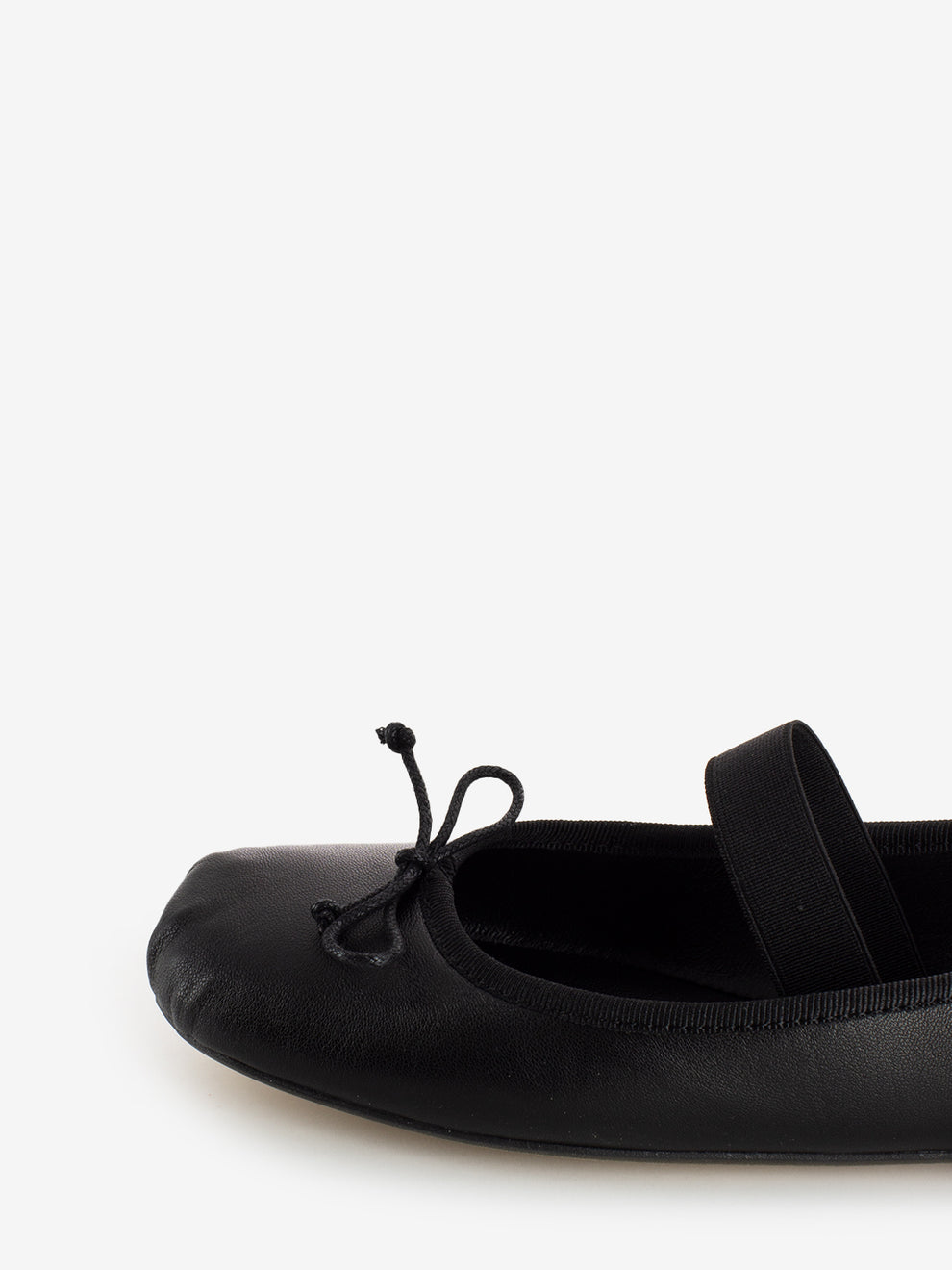 Ballerina with black elastic tassel