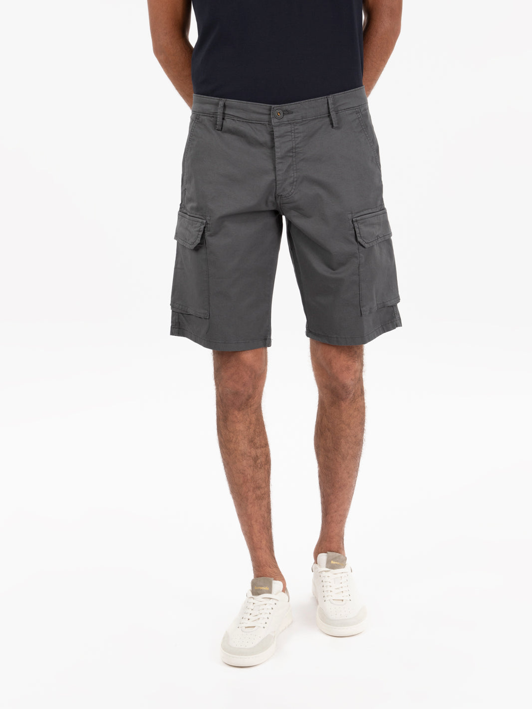 Anthracite cargo bermuda