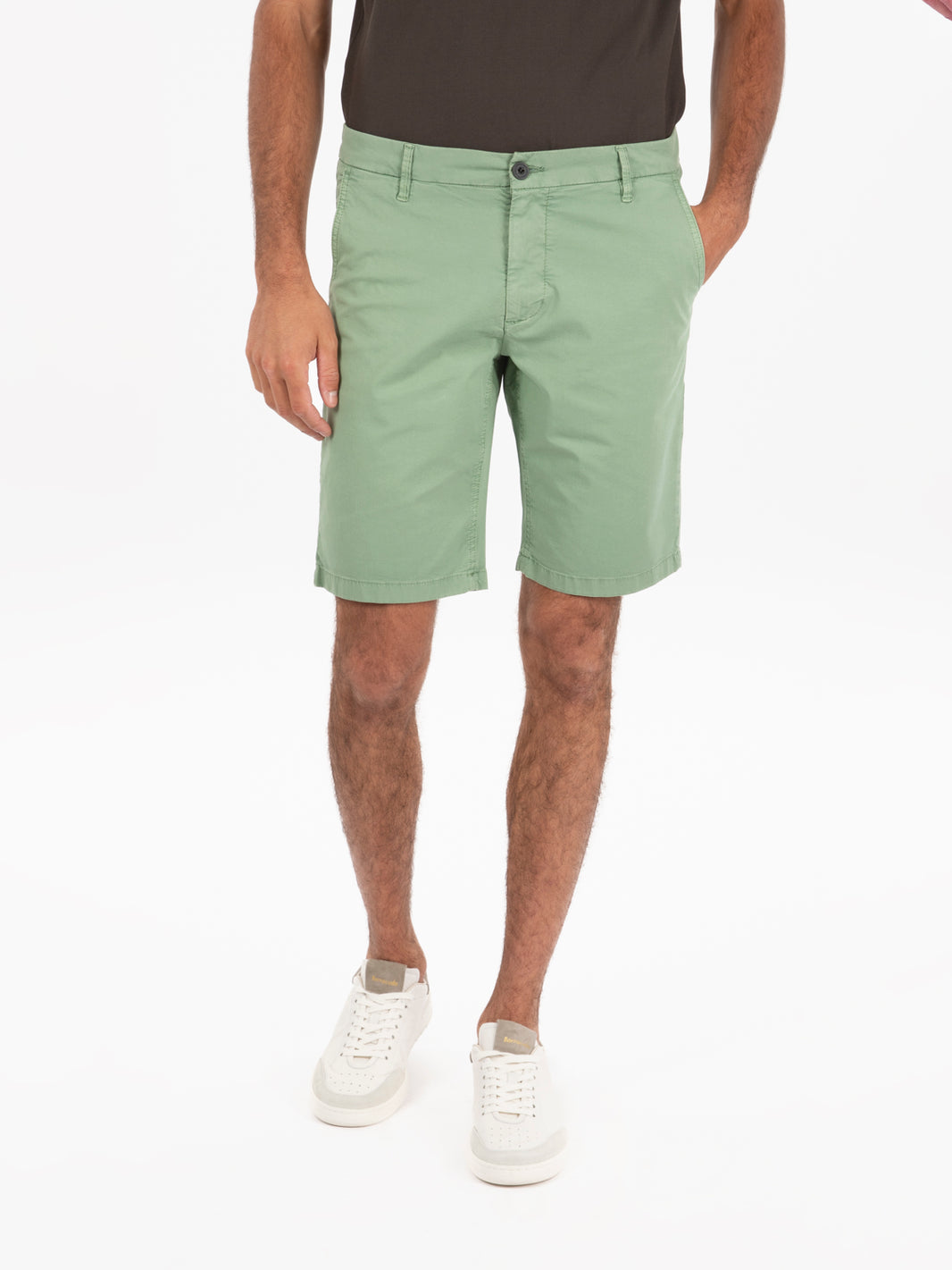 Dusty green chino bermuda