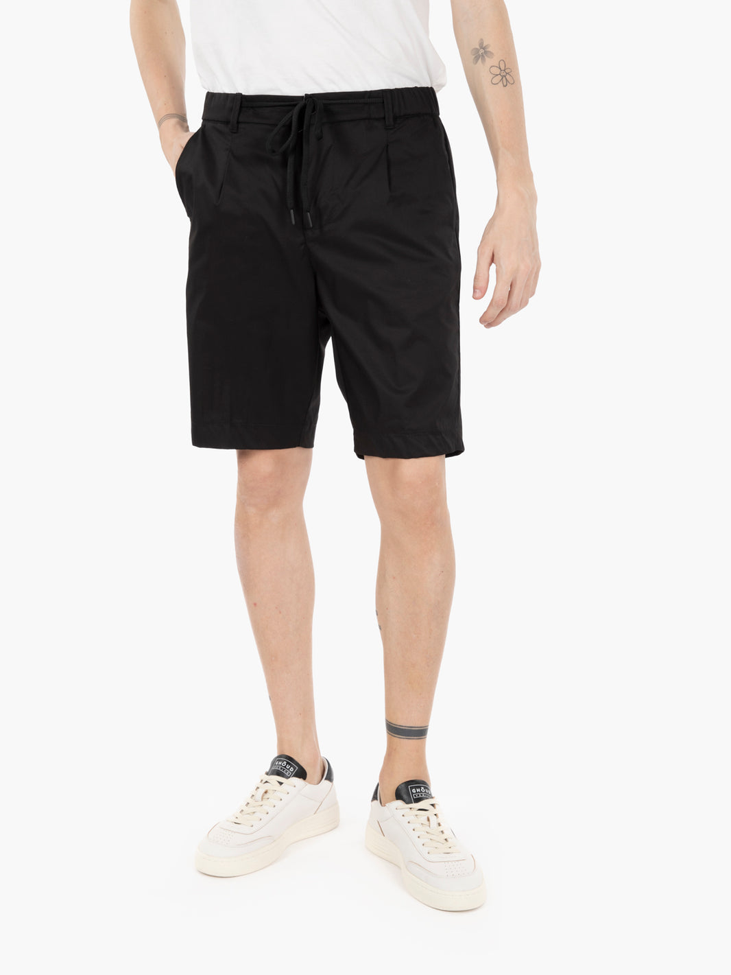 Black canvas Bermuda shorts
