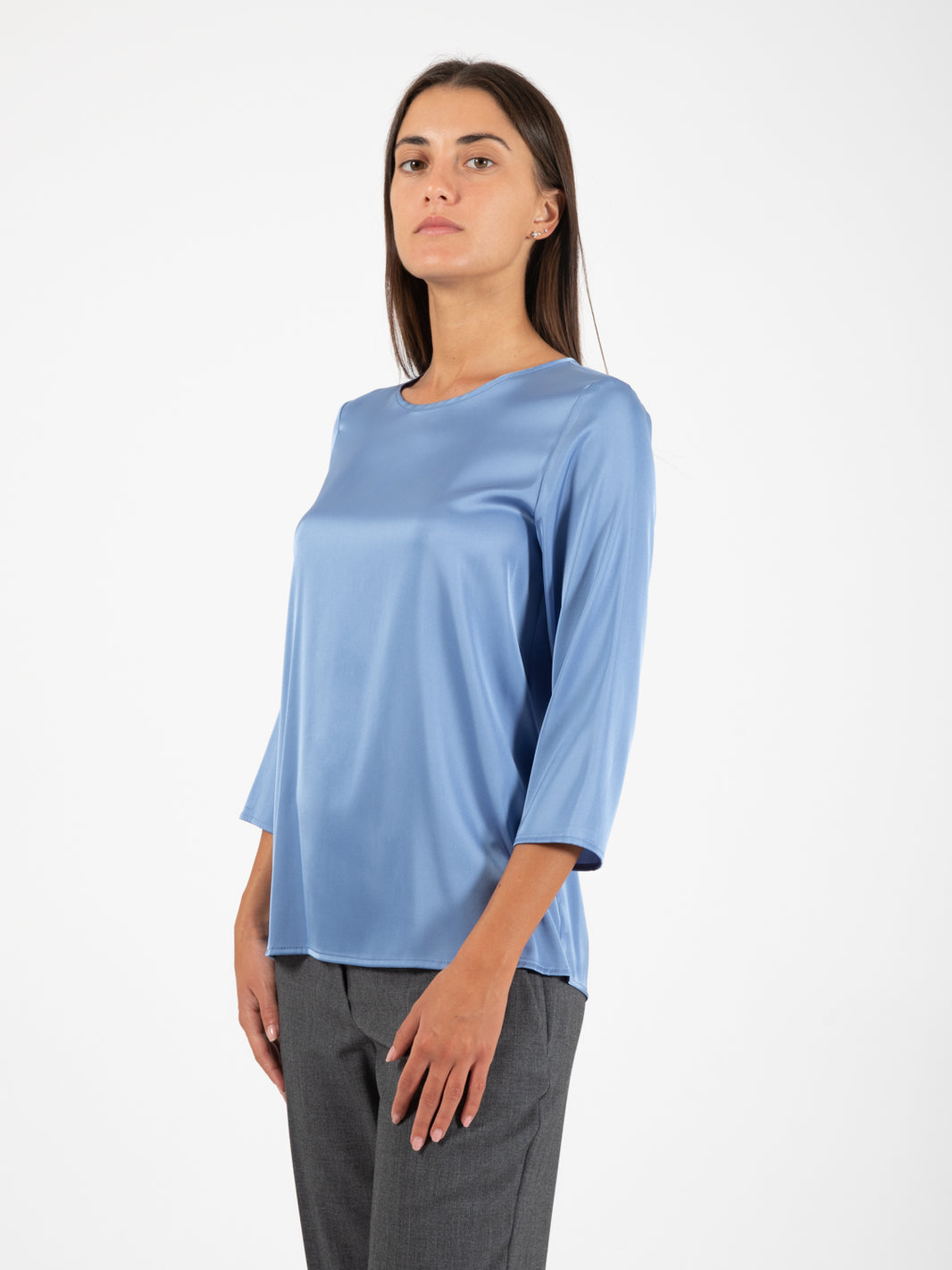 Blusa girocollo raso azzurro polvere