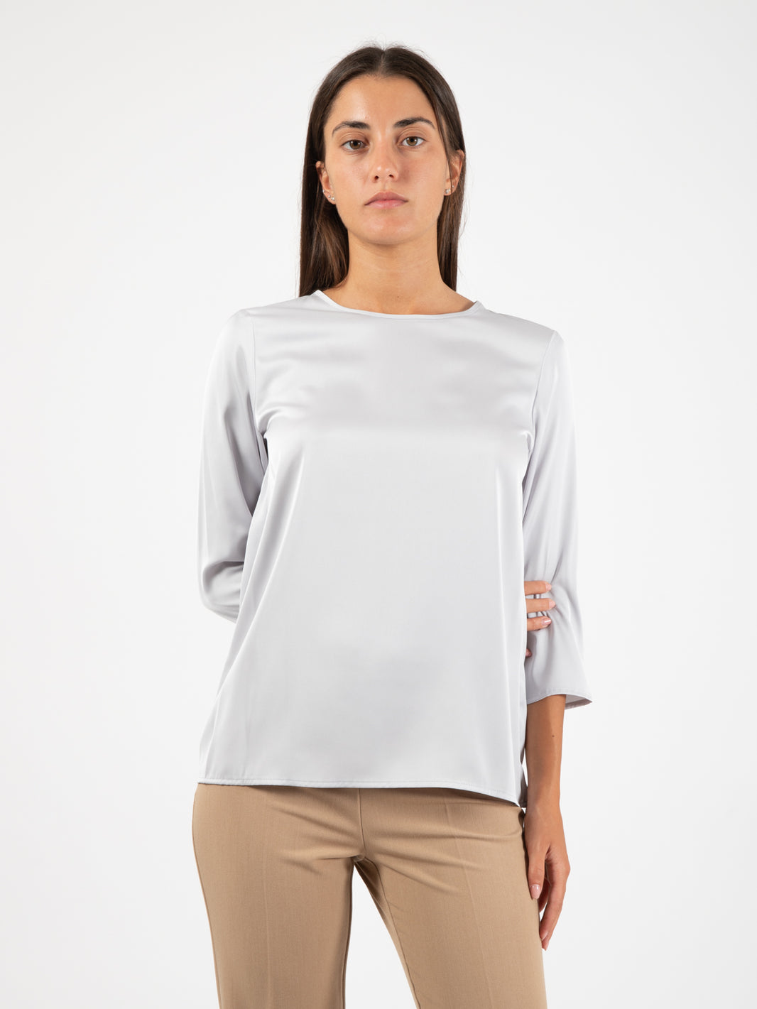 Blusa girocollo raso grigio perla