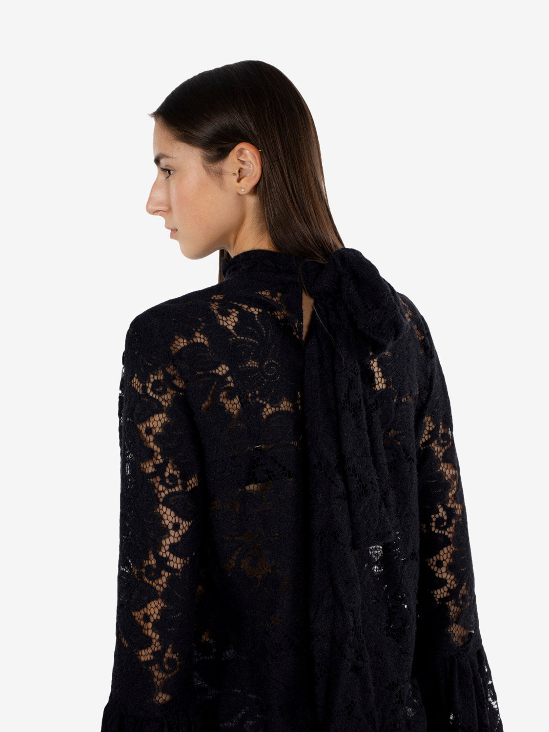 Blusa in pizzo con fusciacca nero