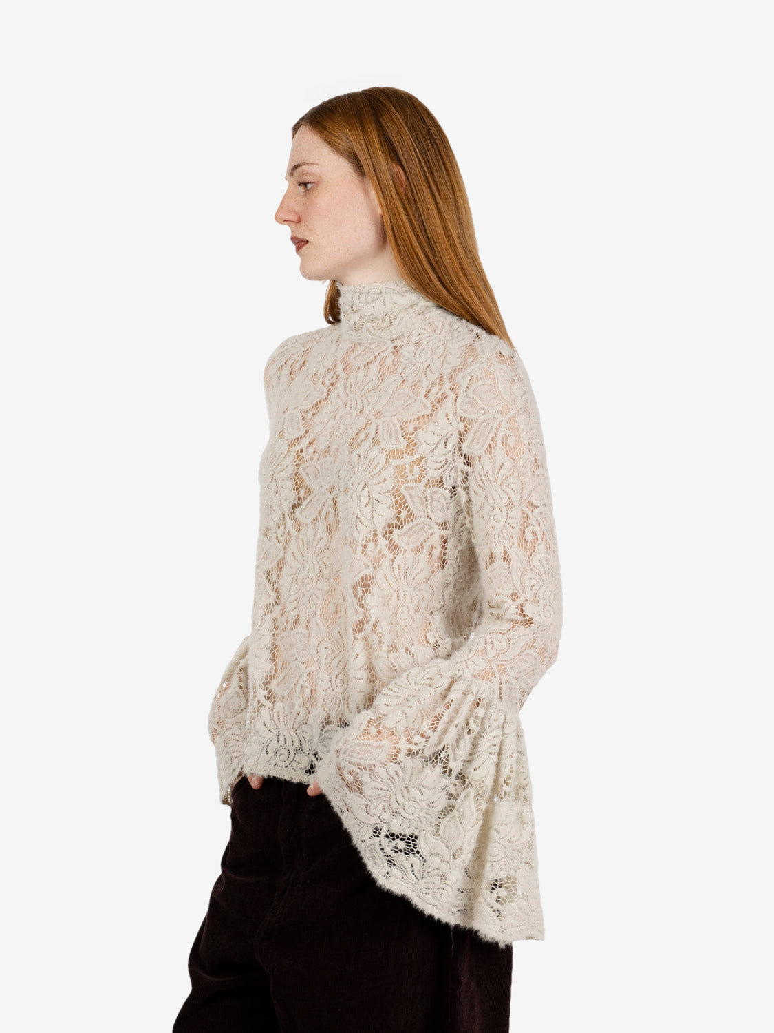 Blusa in pizzo con fusciacca panna