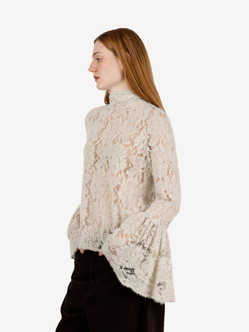 Blusa in pizzo con fusciacca panna