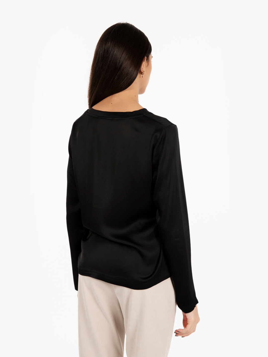 Blusa morbida in raso nero
