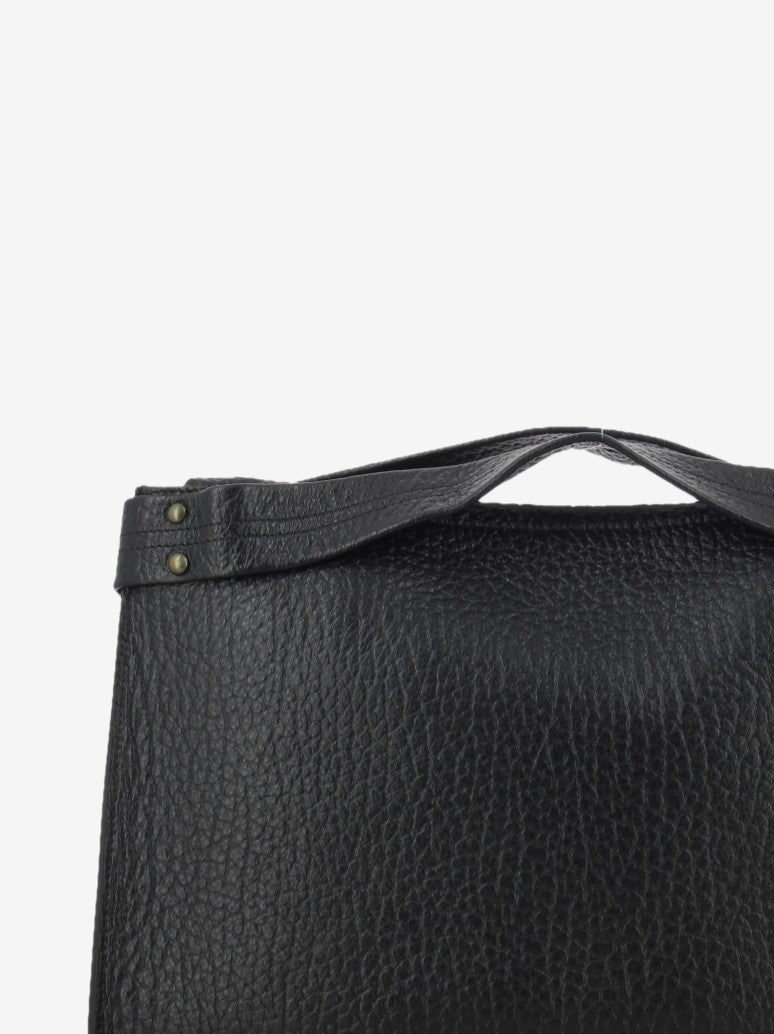 Borsa a mano large in pelle martellata nera