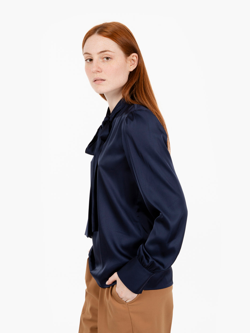 Camicia con fiocco blu
