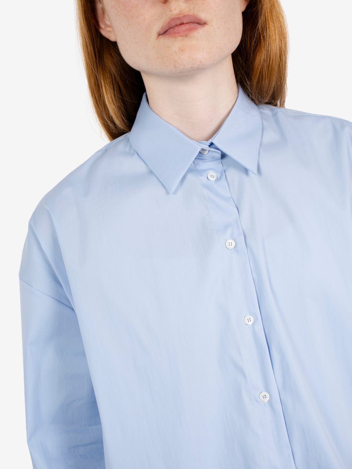 Camicia crop in cotone azzurra