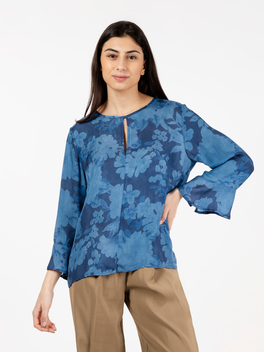 Camicia in viscosa fantasia fiori blu