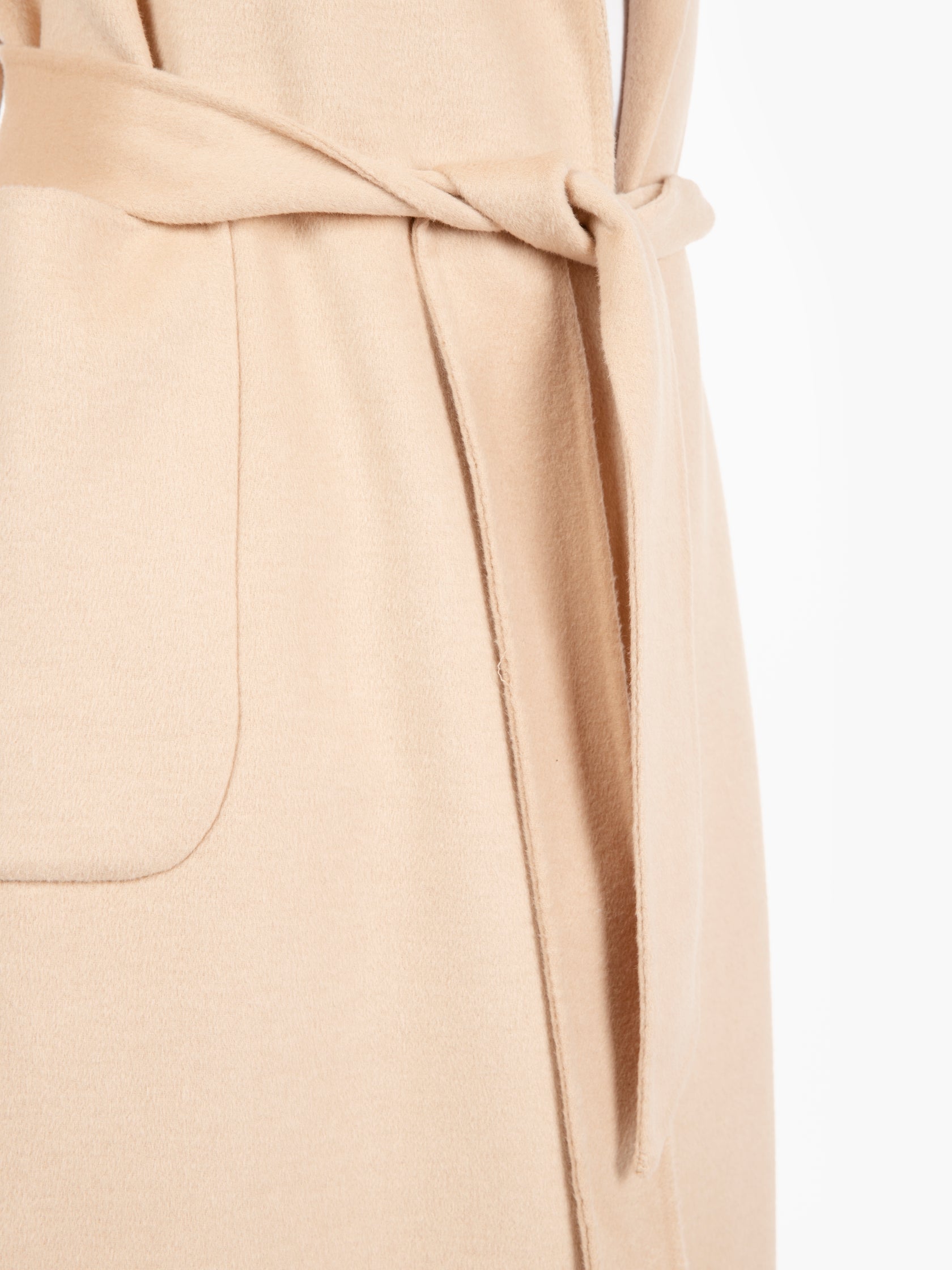 Cappotto lungo con cintura beige