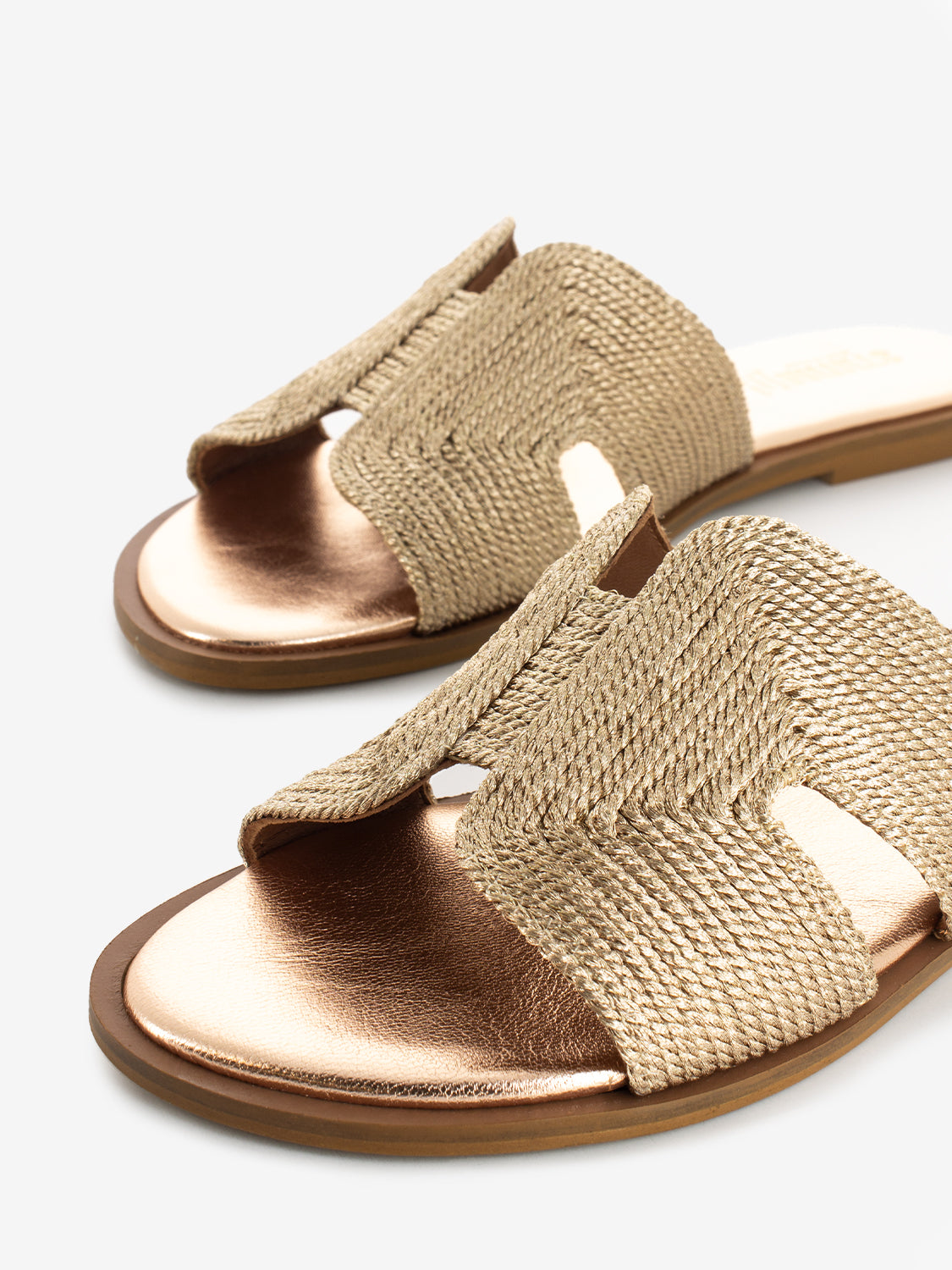 Viareggio slipper in gold raffia
