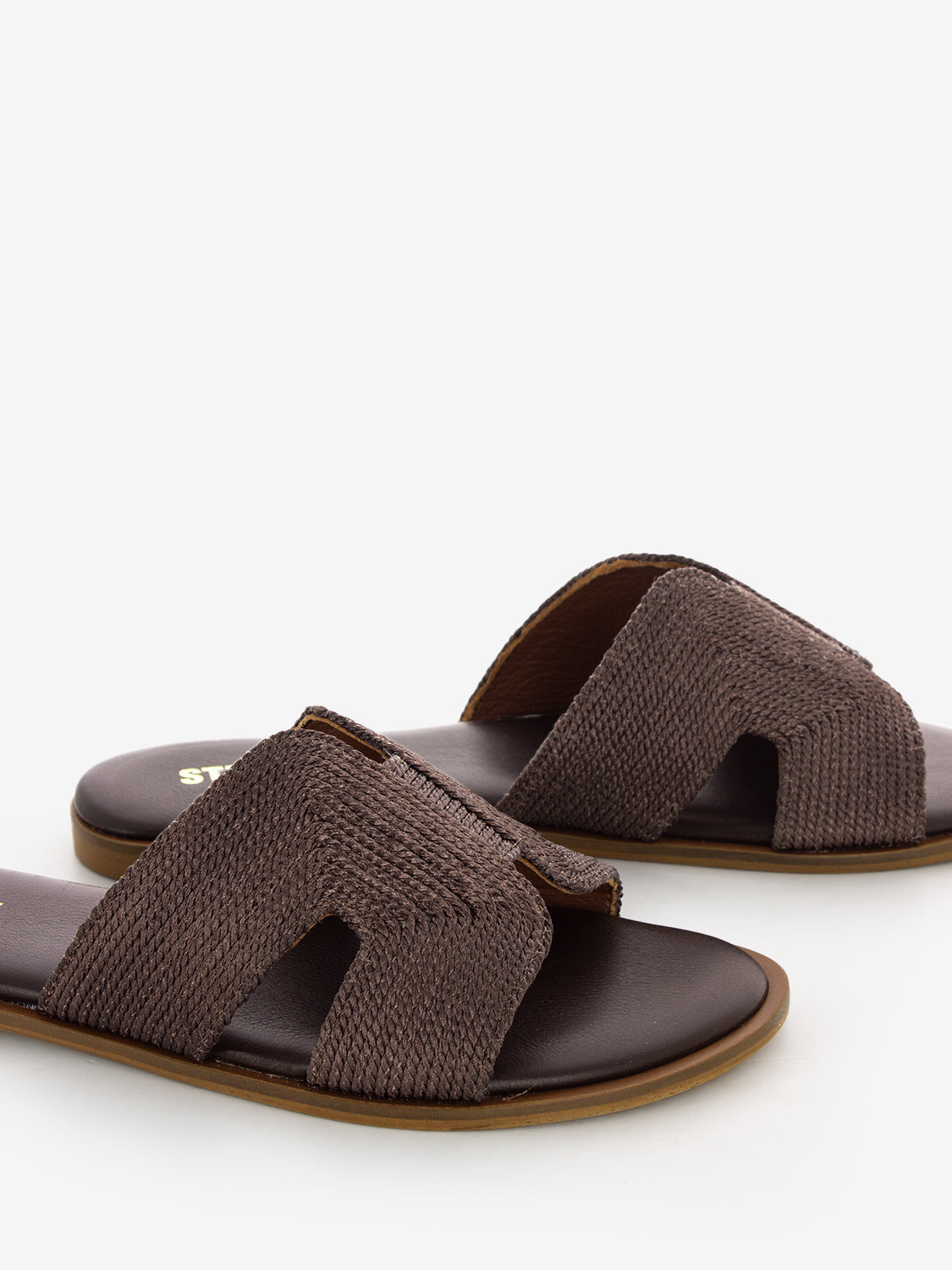 Viareggio slipper in dark brown raffia