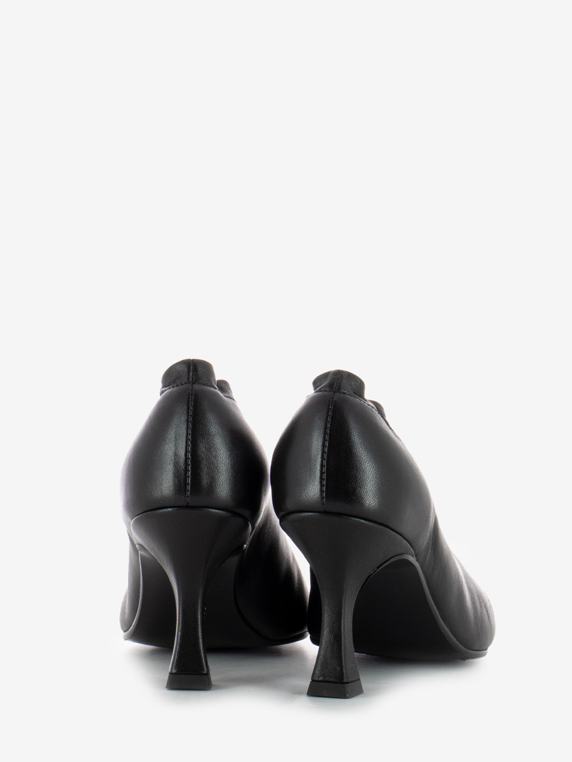 Black leather high-heeled pumps