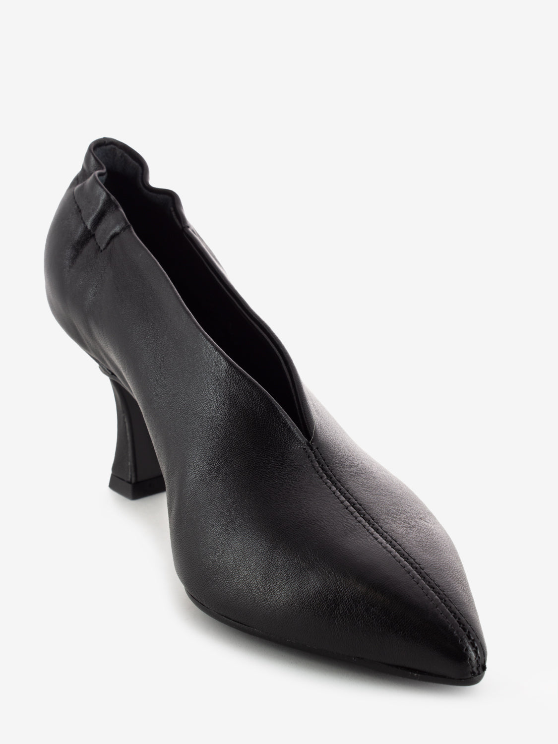 Black leather high-heeled pumps