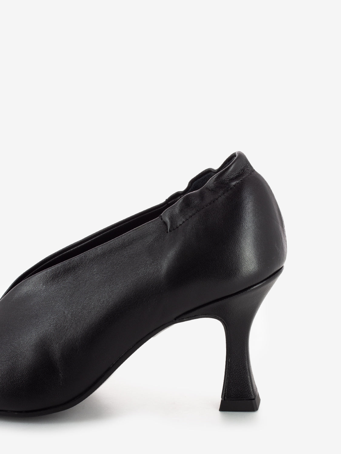 Black leather high-heeled pumps