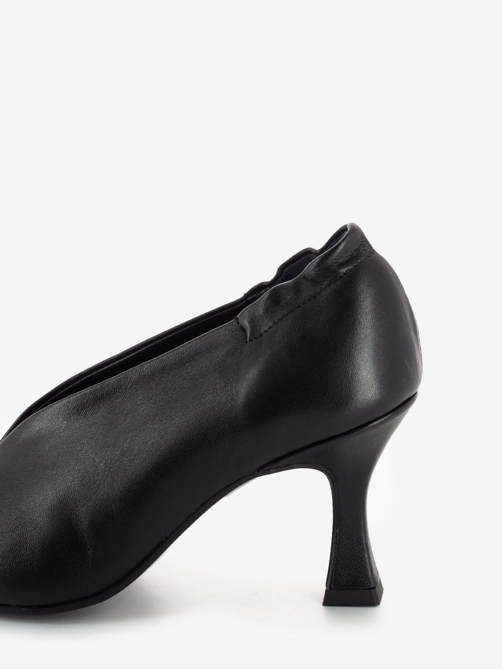 Black leather high-heeled pumps