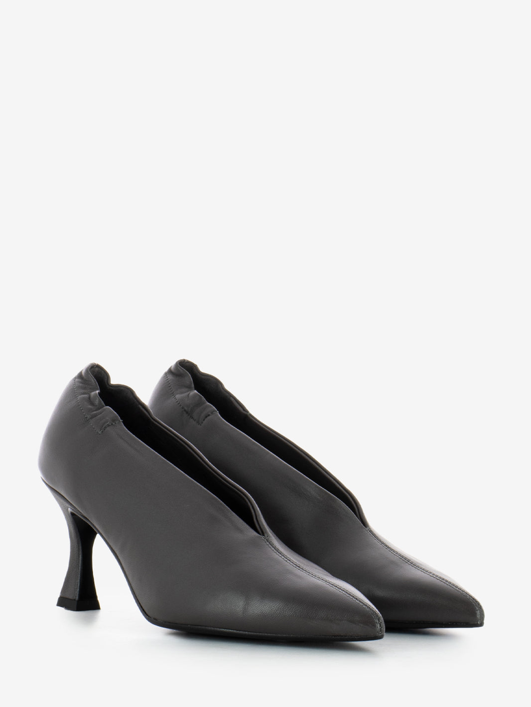Taupe leather high-necked décolleté