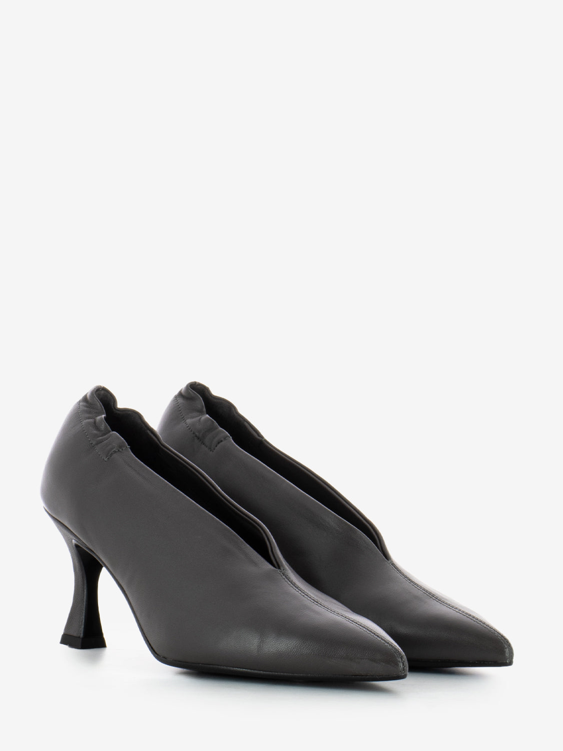 Taupe leather high-necked décolleté
