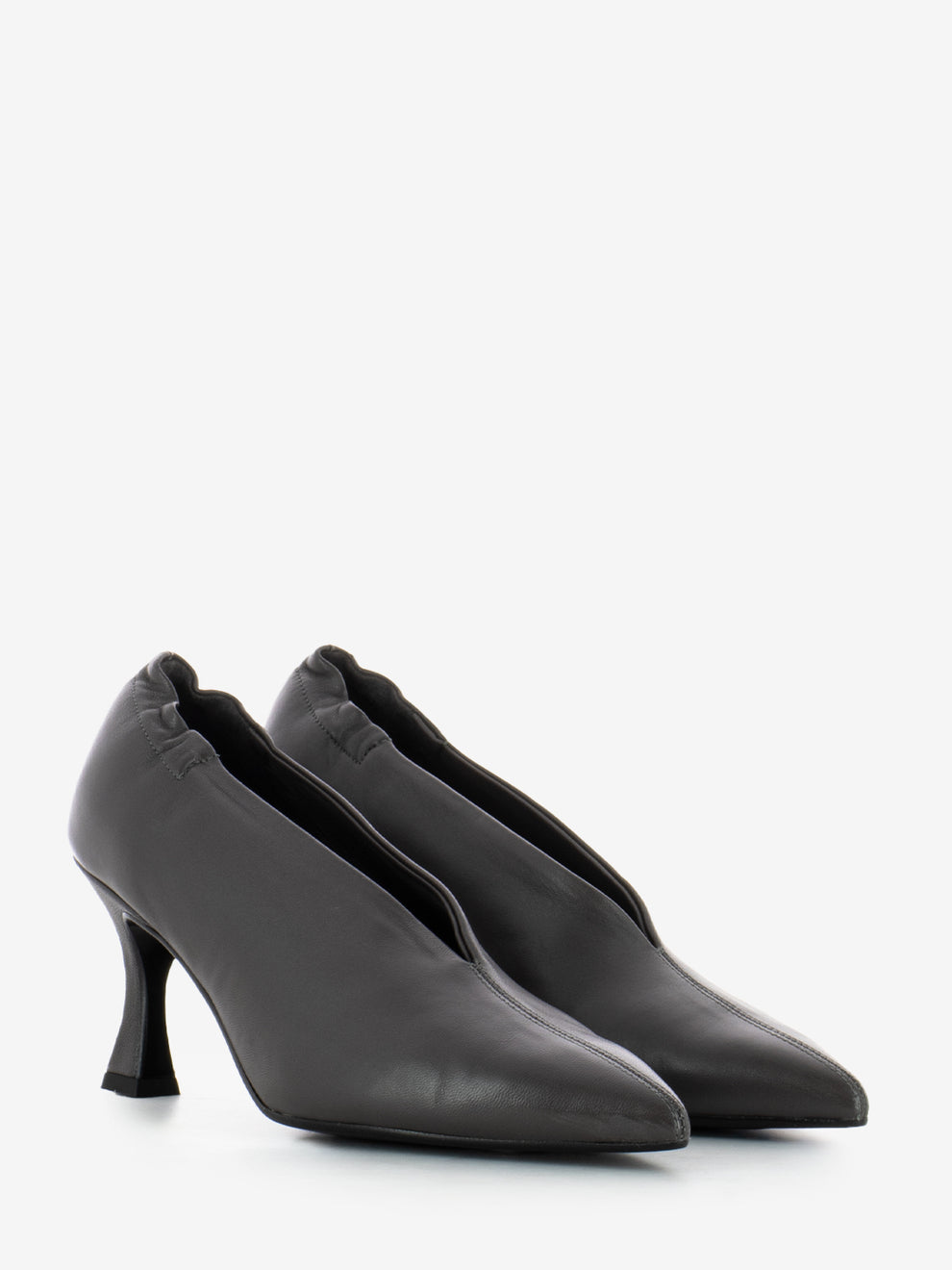Taupe leather high-necked décolleté
