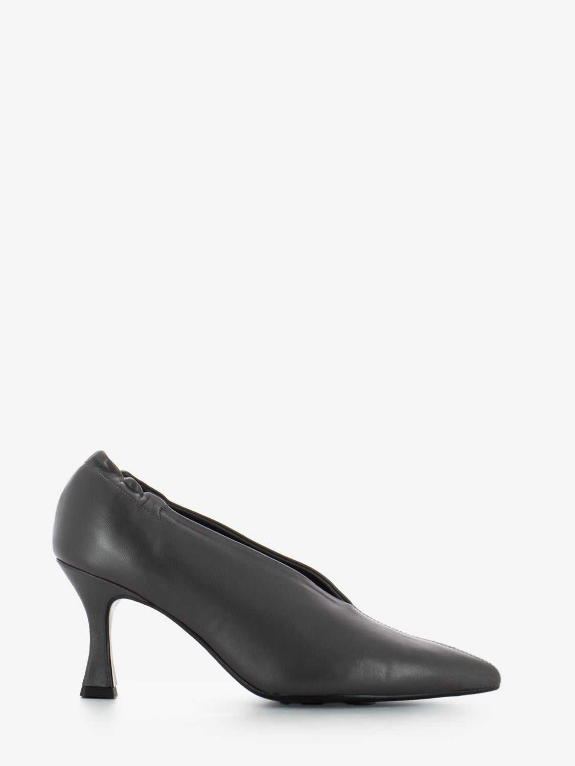 Taupe leather high-necked décolleté