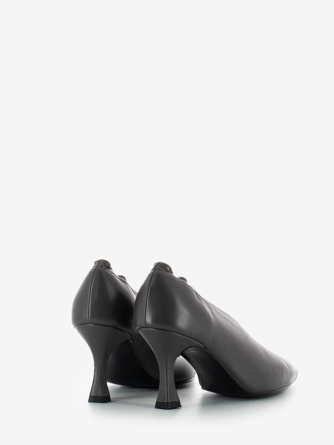 Taupe leather high-necked décolleté