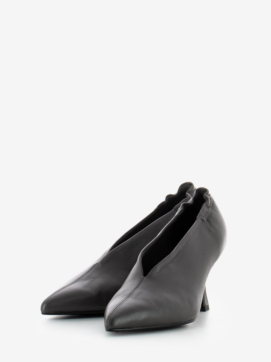 Taupe leather high-necked décolleté