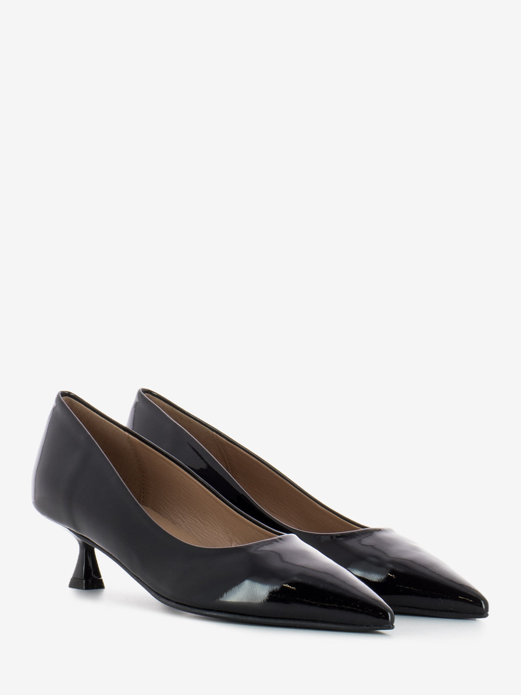 Low pump in black patent leather