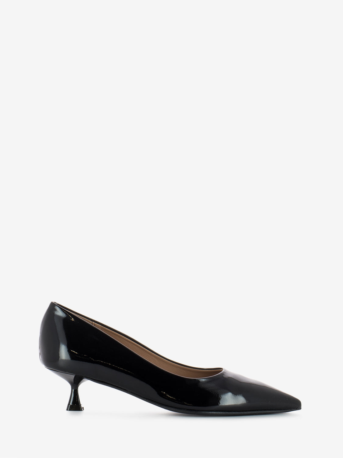 Low pump in black patent leather
