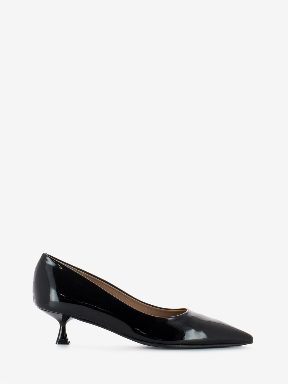 Low pump in black patent leather