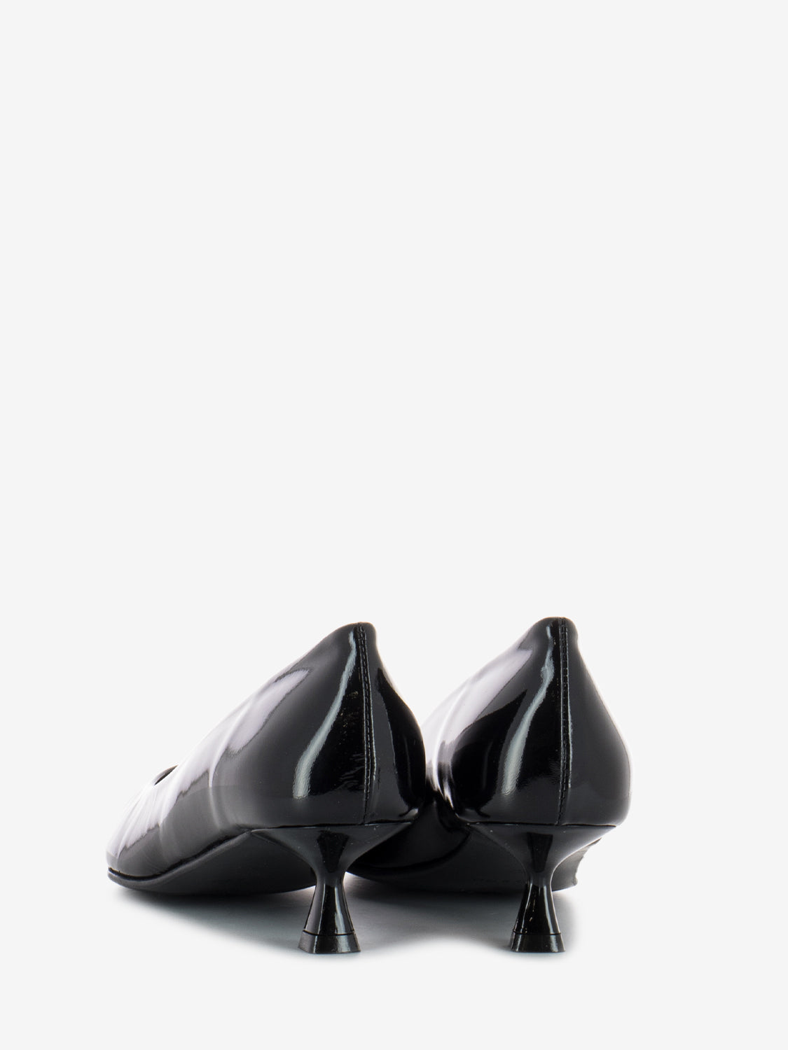 Low pump in black patent leather