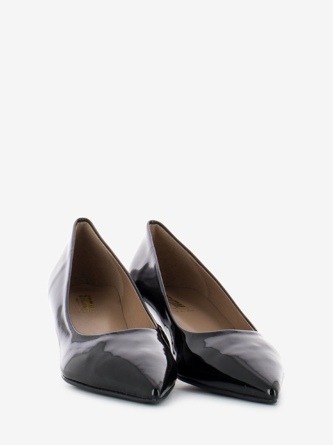 Low pump in black patent leather